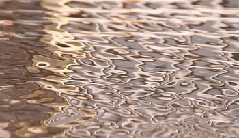 spiegeling grijs en geel