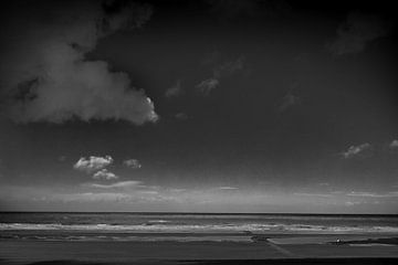 Zeezicht met wolken en golven van Rene  den Engelsman