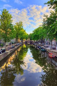 Amsterdamse Reguliersgracht verticale reflectie by Dennis van de Water