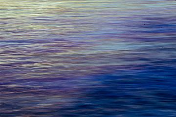 A dreamy sunset, reflected in the waters van Brenda bonte