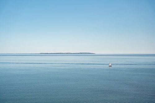 Sailing to an island in the sea