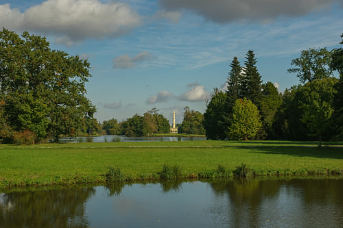 Idyllische Herbstlandschaft aus dem Schlosspark von Lednice – für ein stilvolles Wohnzimmer