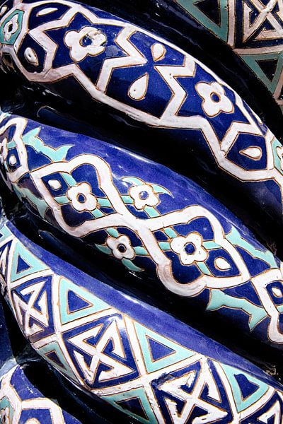 Detail ingang Ulughbek observatorium in Samarkand Oezbekistan van Yvonne Smits