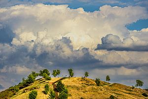 Hügel mit Wolken von Dieter Walther