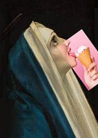 Maria mit einem Eis