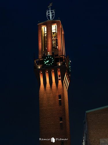 Hengelo city hall tower turns orange