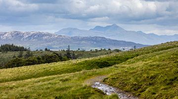 Wandelen in het landschap bij Elgol op Skye van Rob IJsselstein