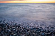 Zee en strand en zonsondergang by Pureframed Photos thumbnail