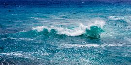 Wellenstudie – Wind gepeitschte Welle von Dirk Wüstenhagen