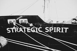 The bow of the ocean liner photographed by scheepskijkerhavenfotografie