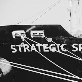 The bow of the ocean liner photographed by scheepskijkerhavenfotografie