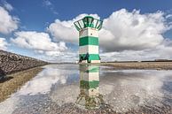 Lichtbaken op het zuidelijk havenhoofd in Scheveningen van Rini Braber thumbnail