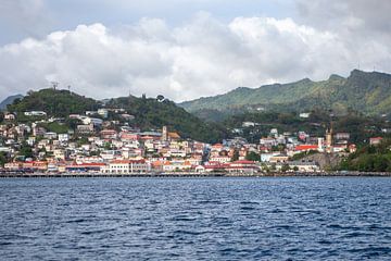 St. George's (Grenada - Caribisch gebied) gezien vanaf de zee