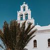 Orthodoxe kerk in Oia, Santorini Griekenland van Manon Visser