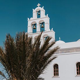 Orthodoxe Kirche in Oia, Santorini Griechenland von Manon Visser