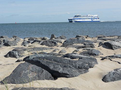 Boot gezien vanaf haven Vlieland