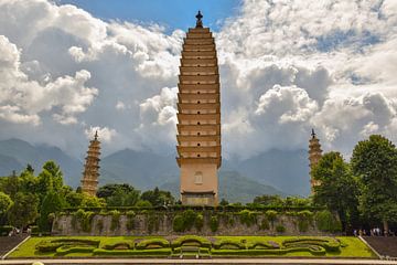 The Three Pagodas van Peter Voogd