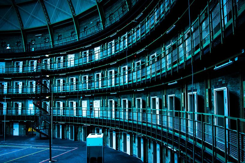 Urbex - cellenblok leegstaande koepel gevangenis by Tess Groote
