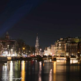 Amsterdam in de avond sur Twan Remmerswaal