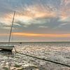 Bootje op het droge aan de Oosterschelde bij Roelshoek van Jan Poppe