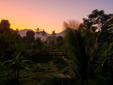 zonsopkomst in Bali van Egbert de Ruiter