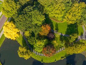 Luftaufnahme des Stadtparks von Kampen an einem schönen Herbsttag