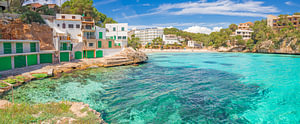 Strand der Bucht Cala Santanyi auf der Insel Mallorca, Spanien, Mediterranen Meer