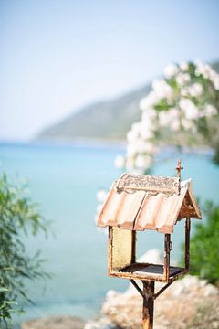 Memorial cottage by Sam Loman