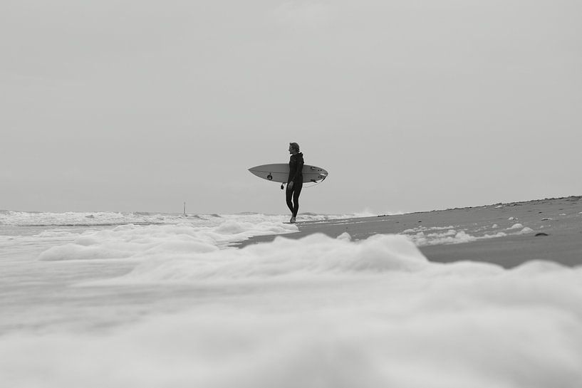 Surfing the foam par Ernst van Voorst