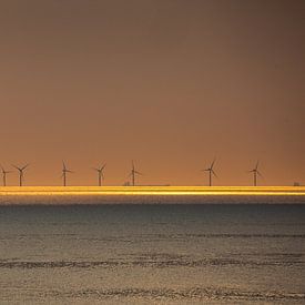 Windmolens bij zonsondergang 2 von Fred Icke