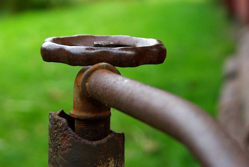 Handwheel of a water connection by Norbert Sülzner