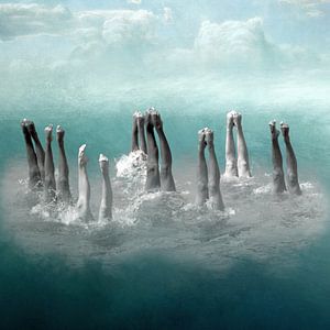 Synchronized Swimming in Deep Seas