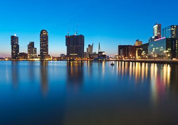 Rijnhaven, Rotterdam pendant l'heure bleue sur Rob de Voogd / zzapback
