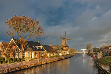 Zicht op de molen van het Friese dorpje Burdaard