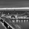 Köln bei Nacht in schwarz-weiß von Michael Valjak