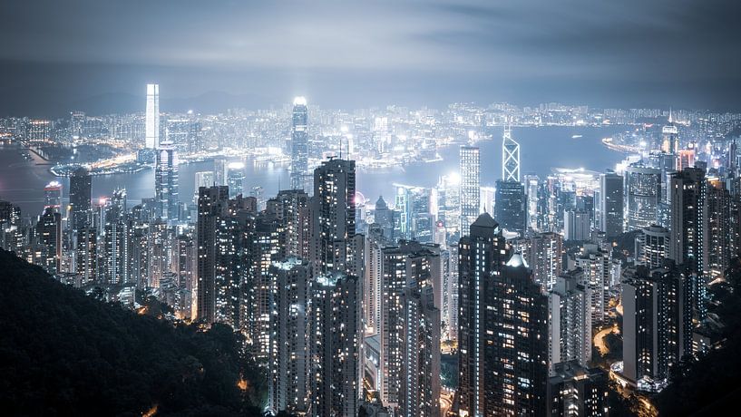 Hongkongs Skyline bei Nacht von Govart (Govert van der Heijden)