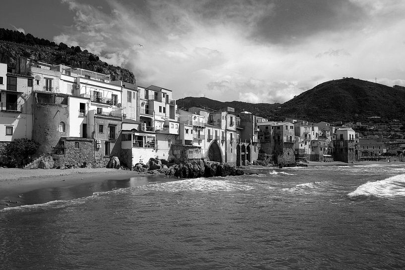 Cefalù Sizilien in schwarzweiß von Patrick Lohmüller