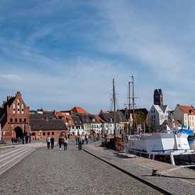 Blick auf die Altstadt von Wismar mit Hafen an der Ostsee Deutschland von Animaflora PicsStock