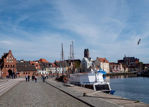 Gezicht op de oude stad Wismar met haven aan de Oostzee Duitsland