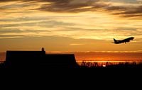 Magnifique coucher de soleil à l'aéroport de Schiphol