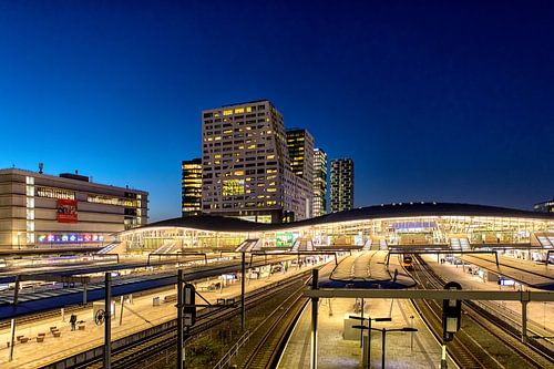 Utrecht CS vanaf de Moreelsebrug in de avond