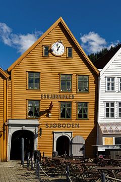 Historisch houten huis in Bergen van Anja B. Schäfer