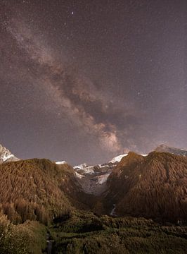 Milchstraße über dem Gletscher des Mont Blanc von Lucas De Jong