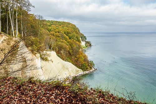 Die Ostseeküste auf der Insel Rügen im Herbst