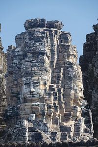 Lokeshvara's smile in the light of the centuries