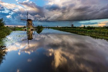 Storm bij Kinderdijk van Sander Poppe