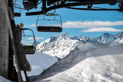 Uitzicht op de Andermatt Gondel en de Zwitserse bergen