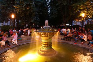 Wiesbaden : Biergarten in der Adolfsallee mit Brunnen