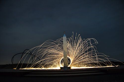 Rondvliegende vonken op de Hoheward-slakkenberg in Recklinghausen