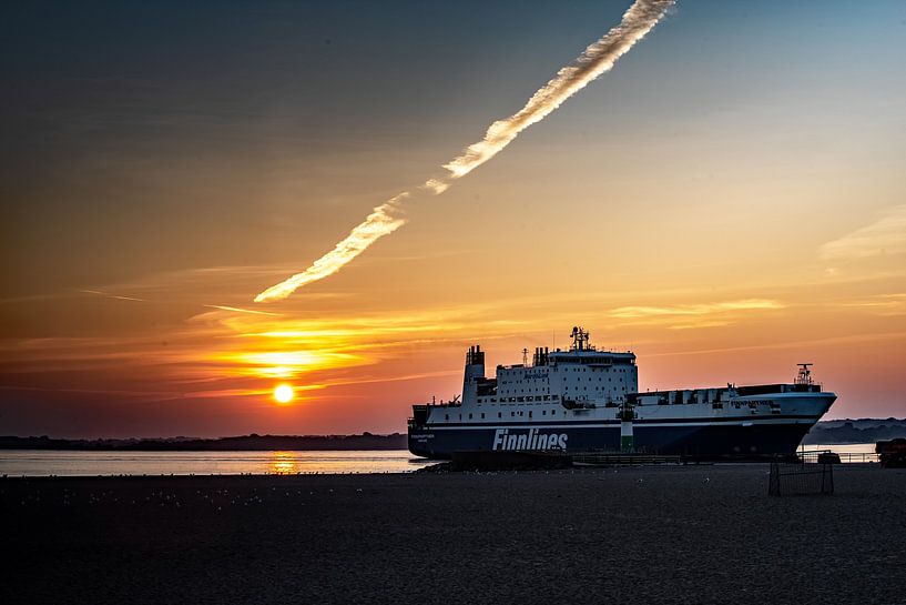 Entering the Trave at sunrise by Thomas Riess